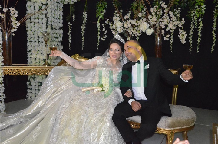 بالصور.. الليثى ونجوم الفن الشعبى يشعلون زفاف عبد الرحمن ومنة بالصور.. الليثى ونجوم الفن الشعبى يشعلون زفاف عبد الرحمن ومنة