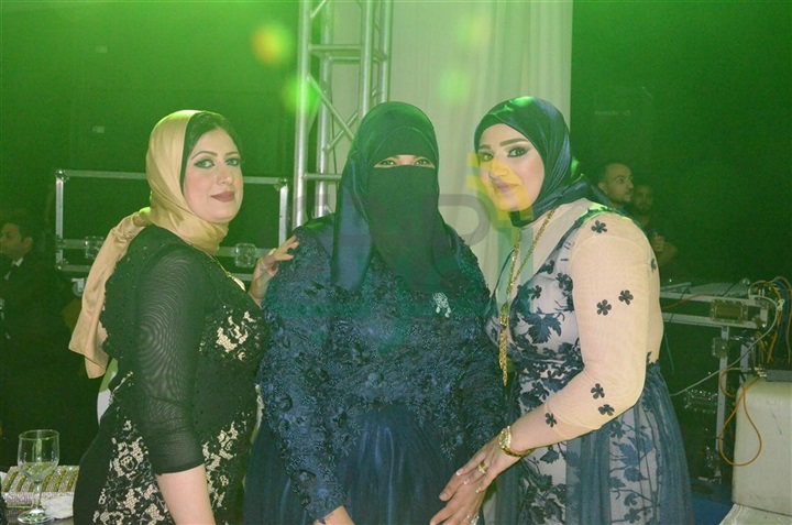 بالصور.. الليثى ونجوم الفن الشعبى يشعلون زفاف عبد الرحمن ومنة بالصور.. الليثى ونجوم الفن الشعبى يشعلون زفاف عبد الرحمن ومنة