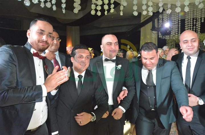 بالصور.. الليثى ونجوم الفن الشعبى يشعلون زفاف عبد الرحمن ومنة بالصور.. الليثى ونجوم الفن الشعبى يشعلون زفاف عبد الرحمن ومنة