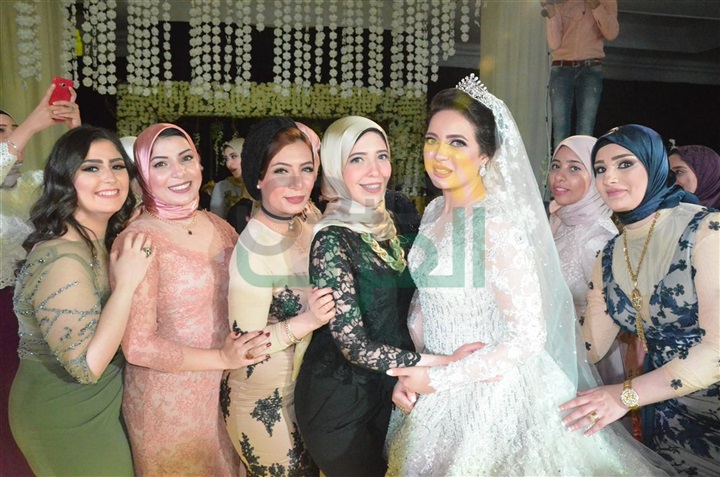 بالصور.. الليثى ونجوم الفن الشعبى يشعلون زفاف عبد الرحمن ومنة بالصور.. الليثى ونجوم الفن الشعبى يشعلون زفاف عبد الرحمن ومنة