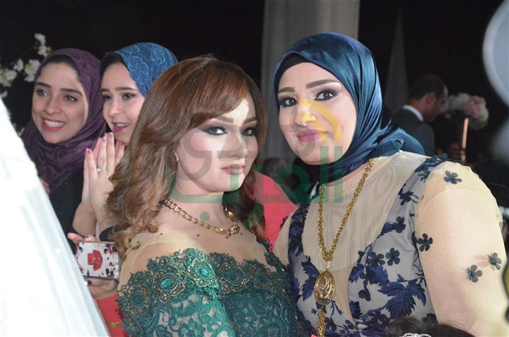 بالصور.. الليثى ونجوم الفن الشعبى يشعلون زفاف عبد الرحمن ومنة بالصور.. الليثى ونجوم الفن الشعبى يشعلون زفاف عبد الرحمن ومنة