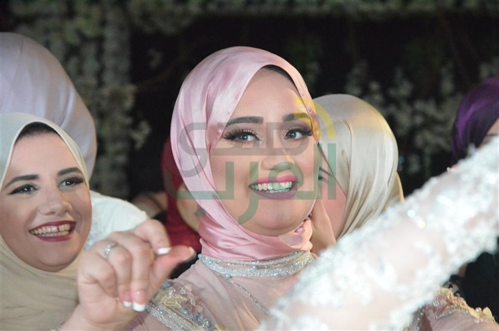 بالصور.. الليثى ونجوم الفن الشعبى يشعلون زفاف عبد الرحمن ومنة بالصور.. الليثى ونجوم الفن الشعبى يشعلون زفاف عبد الرحمن ومنة