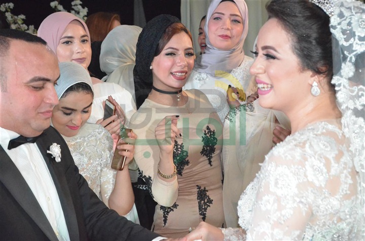 بالصور.. الليثى ونجوم الفن الشعبى يشعلون زفاف عبد الرحمن ومنة بالصور.. الليثى ونجوم الفن الشعبى يشعلون زفاف عبد الرحمن ومنة