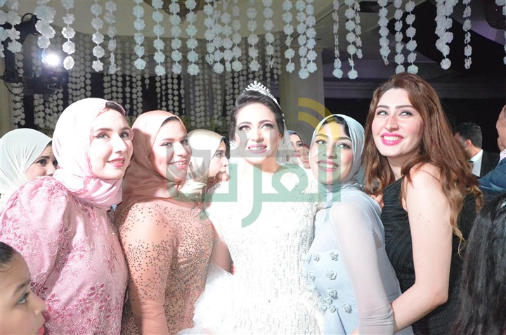 بالصور.. الليثى ونجوم الفن الشعبى يشعلون زفاف عبد الرحمن ومنة بالصور.. الليثى ونجوم الفن الشعبى يشعلون زفاف عبد الرحمن ومنة