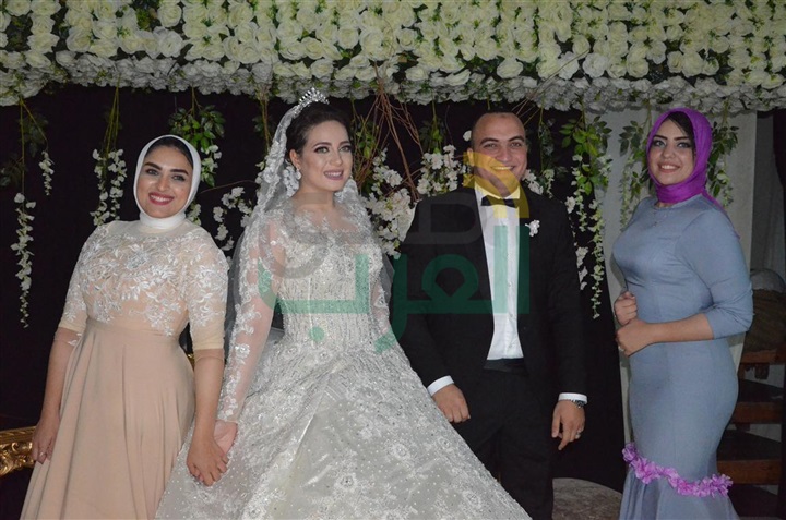 بالصور.. الليثى ونجوم الفن الشعبى يشعلون زفاف عبد الرحمن ومنة بالصور.. الليثى ونجوم الفن الشعبى يشعلون زفاف عبد الرحمن ومنة