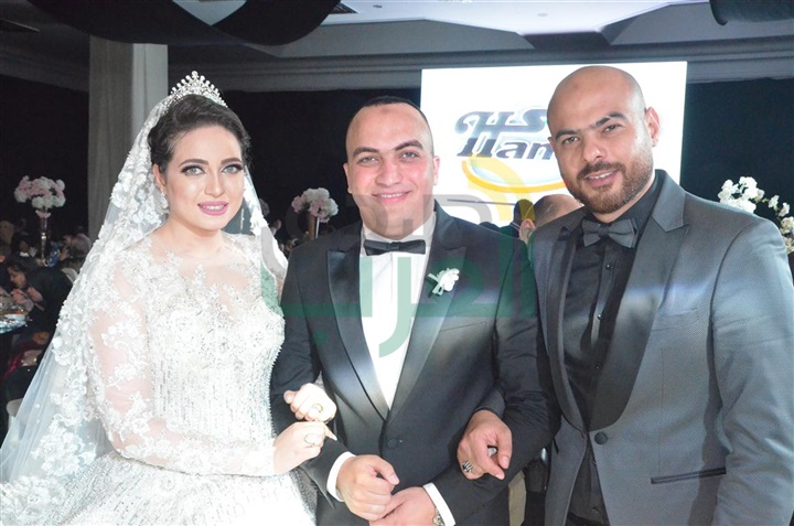 بالصور.. الليثى ونجوم الفن الشعبى يشعلون زفاف عبد الرحمن ومنة بالصور.. الليثى ونجوم الفن الشعبى يشعلون زفاف عبد الرحمن ومنة