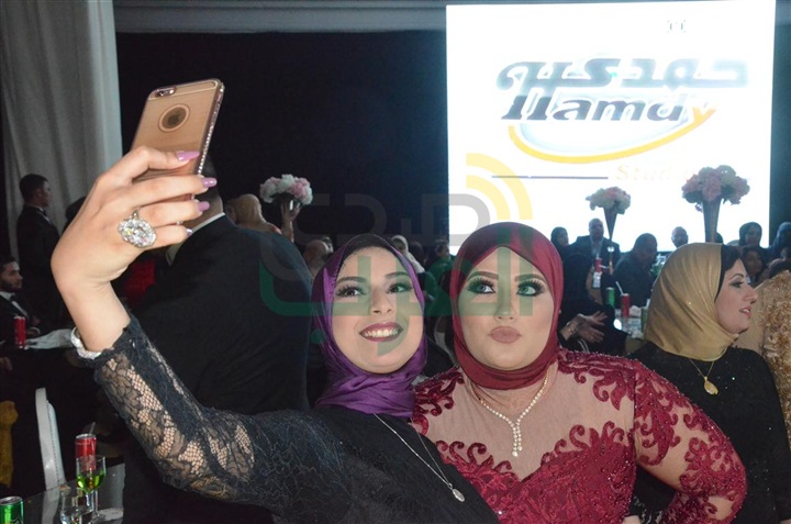 بالصور.. الليثى ونجوم الفن الشعبى يشعلون زفاف عبد الرحمن ومنة بالصور.. الليثى ونجوم الفن الشعبى يشعلون زفاف عبد الرحمن ومنة
