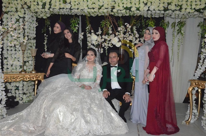 بالصور.. الليثى ونجوم الفن الشعبى يشعلون زفاف عبد الرحمن ومنة بالصور.. الليثى ونجوم الفن الشعبى يشعلون زفاف عبد الرحمن ومنة