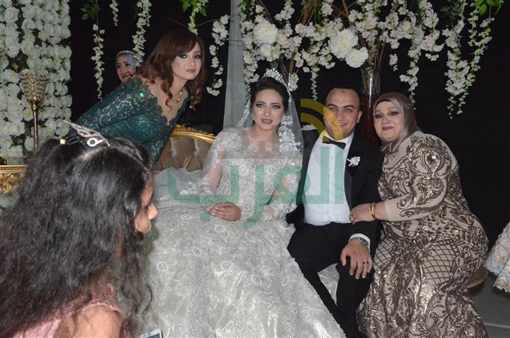 بالصور.. الليثى ونجوم الفن الشعبى يشعلون زفاف عبد الرحمن ومنة بالصور.. الليثى ونجوم الفن الشعبى يشعلون زفاف عبد الرحمن ومنة
