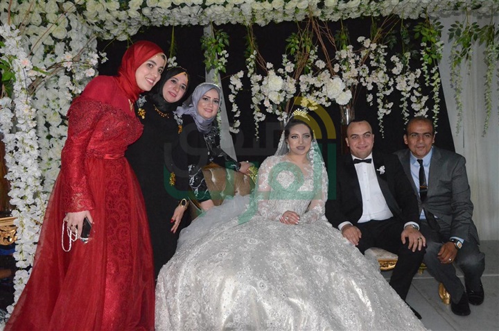 بالصور.. الليثى ونجوم الفن الشعبى يشعلون زفاف عبد الرحمن ومنة بالصور.. الليثى ونجوم الفن الشعبى يشعلون زفاف عبد الرحمن ومنة