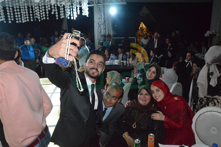 بالصور.. الليثى ونجوم الفن الشعبى يشعلون زفاف عبد الرحمن ومنة بالصور.. الليثى ونجوم الفن الشعبى يشعلون زفاف عبد الرحمن ومنة