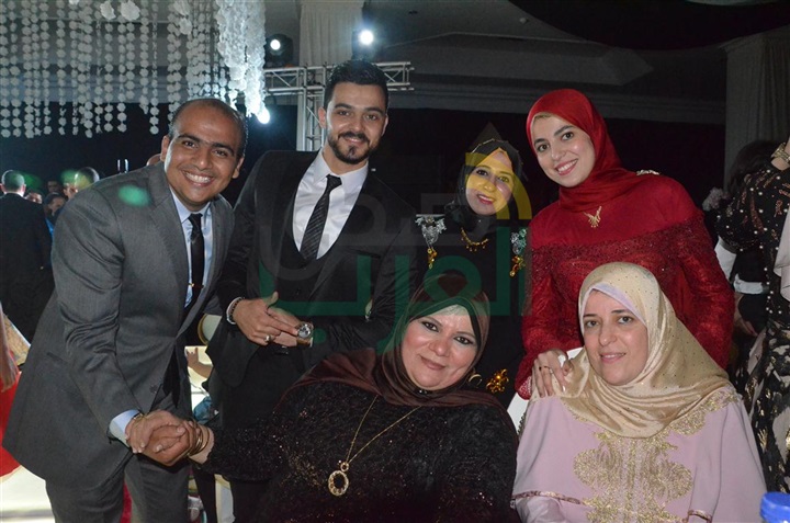 بالصور.. الليثى ونجوم الفن الشعبى يشعلون زفاف عبد الرحمن ومنة بالصور.. الليثى ونجوم الفن الشعبى يشعلون زفاف عبد الرحمن ومنة