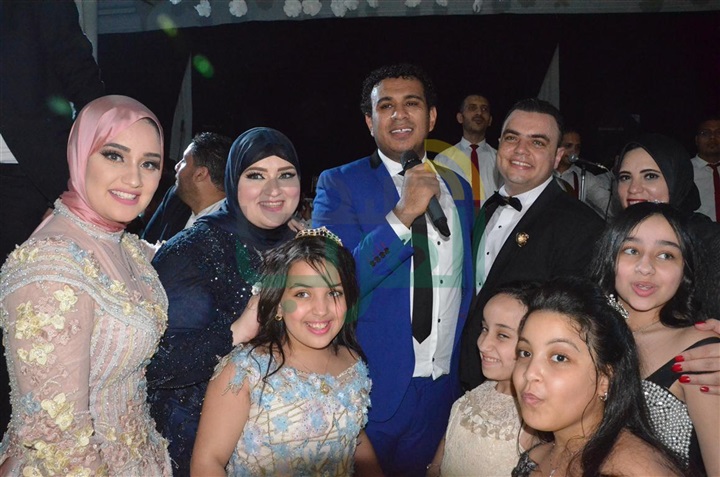 بالصور.. الليثى ونجوم الفن الشعبى يشعلون زفاف عبد الرحمن ومنة بالصور.. الليثى ونجوم الفن الشعبى يشعلون زفاف عبد الرحمن ومنة