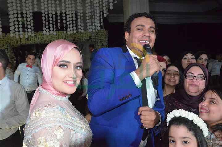 بالصور.. الليثى ونجوم الفن الشعبى يشعلون زفاف عبد الرحمن ومنة بالصور.. الليثى ونجوم الفن الشعبى يشعلون زفاف عبد الرحمن ومنة