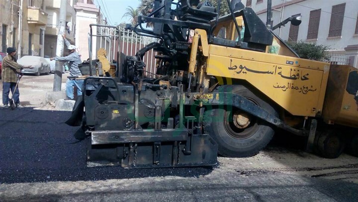 إزالة 300 حاجز حديدى وأسمنتى واستكمال أعمال الرصف والإنارة بأسيوط