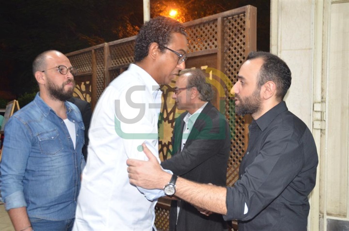 بدء عزاء والد المخرج عمرو سلامة بدء عزاء والد المخرج عمرو سلامة