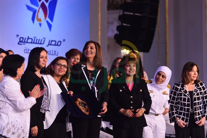 بالصور.. نبيلة مكرم ومايا مرسي تكرمان المشاركات في "مصر تستطيع" بالتاء المربوطة
