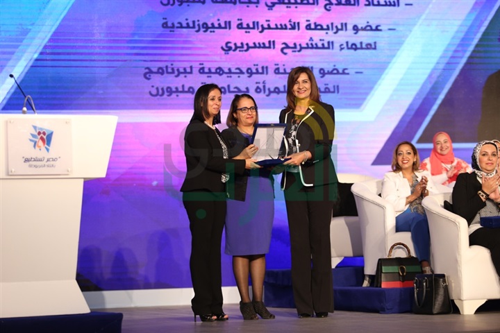 بالصور.. نبيلة مكرم ومايا مرسي تكرمان المشاركات في "مصر تستطيع" بالتاء المربوطة
