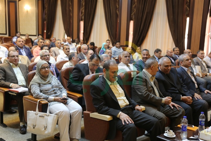 بالصور.. وزير الرياضة يناقش مع مديري المديريات استعدادات الأندية ومراكز الشباب للانتخابات القادمة