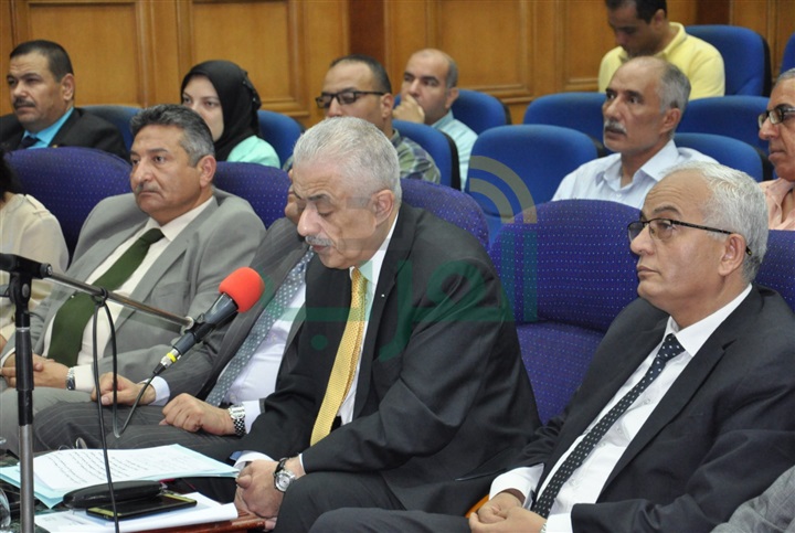 بالصور.. شوقى يناقش الخطط الاستثمارية مع مديرى المديريات التعليمية عبر الفيديو كونفرانس