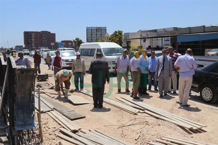 بالفيديو والصور.. محافظ كفر الشيخ يتابع أعمال تكسية ترعة الزاوية 
