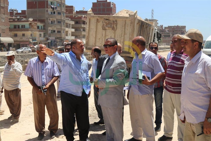 بالفيديو والصور.. محافظ كفر الشيخ يتابع أعمال تكسية ترعة الزاوية 