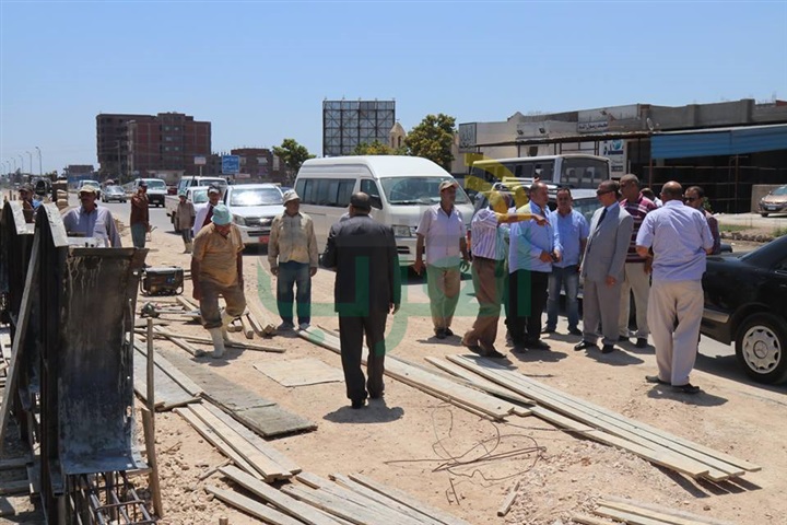 بالفيديو والصور.. محافظ كفر الشيخ يتابع أعمال تكسية ترعة الزاوية 