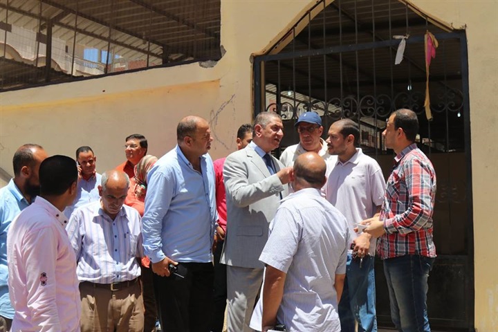 بالفيديو والصور.. محافظ كفر الشيخ يتفقد معرض السلع الغذائية