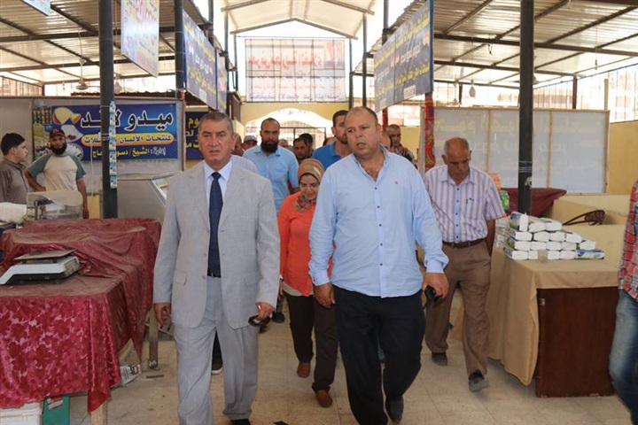 بالفيديو والصور.. محافظ كفر الشيخ يتفقد معرض السلع الغذائية