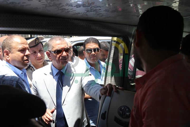بالفيديو والصور.. محافظ كفرا لشيخ يستمع للمواطنين حول تطبيق التعريفة الجديدة بمجمع المواقف