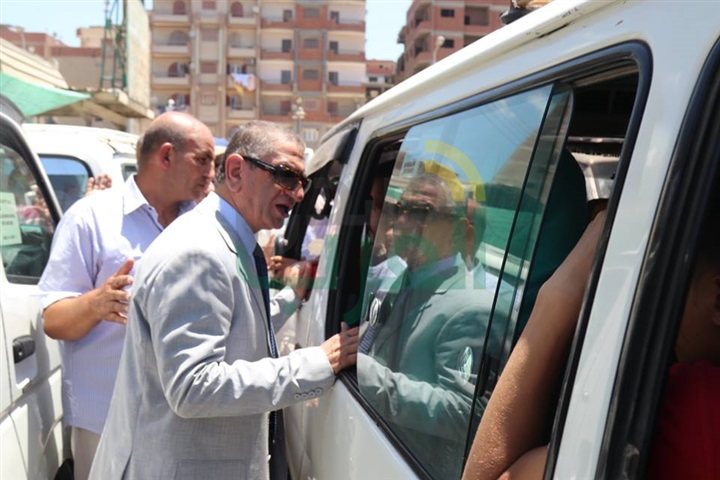 بالفيديو والصور.. محافظ كفرا لشيخ يستمع للمواطنين حول تطبيق التعريفة الجديدة بمجمع المواقف