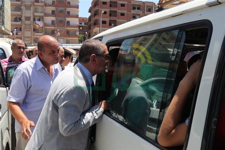 بالفيديو والصور.. محافظ كفرا لشيخ يستمع للمواطنين حول تطبيق التعريفة الجديدة بمجمع المواقف