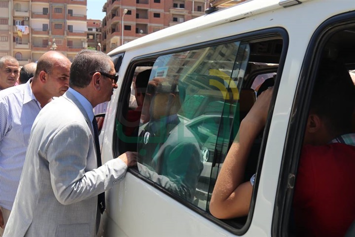 بالفيديو والصور.. محافظ كفرا لشيخ يستمع للمواطنين حول تطبيق التعريفة الجديدة بمجمع المواقف