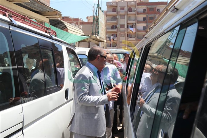 بالفيديو والصور.. محافظ كفرا لشيخ يستمع للمواطنين حول تطبيق التعريفة الجديدة بمجمع المواقف