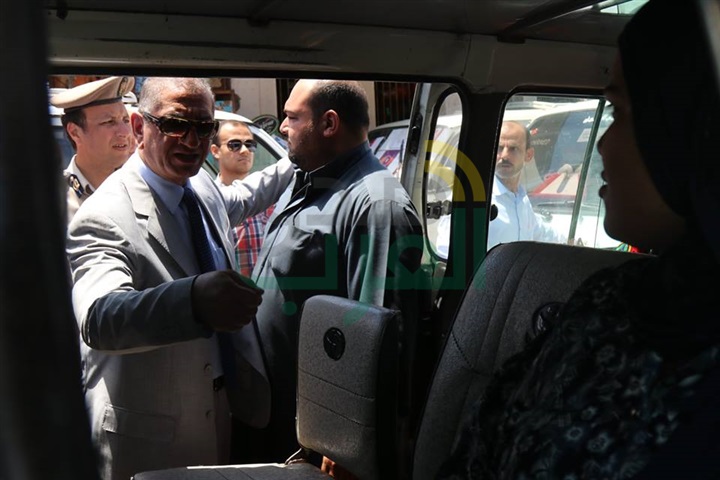 بالفيديو والصور.. محافظ كفرا لشيخ يستمع للمواطنين حول تطبيق التعريفة الجديدة بمجمع المواقف