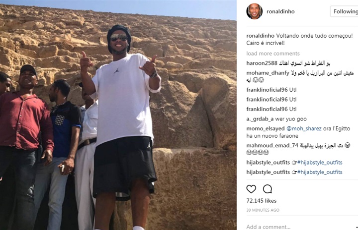بالصور.. رونالدينيو من الأهرامات: "القاهرة مدهشة" بالصور.. رونالدينيو من الأهرامات: "القاهرة مدهشة"