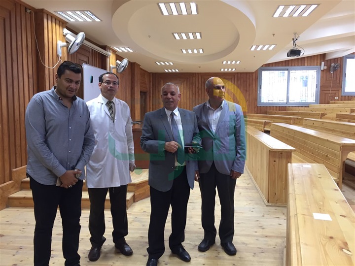 بالصور.. رئيس جامعة المتوسط  يُشيد بالمستشفي الجامعي بكفر الشيخ