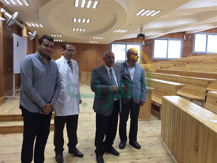 بالصور.. رئيس جامعة المتوسط  يُشيد بالمستشفي الجامعي بكفر الشيخ
