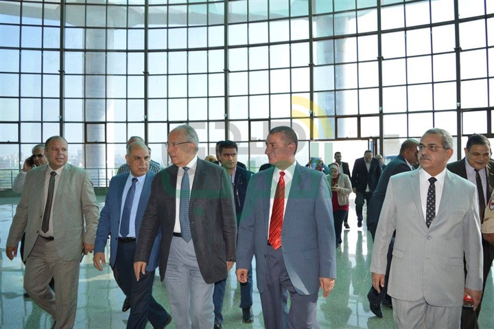   بالصور.. وزير التنمية المحلية ومحافظ كفر الشيخ يتفقدان المستشفى الجامعى