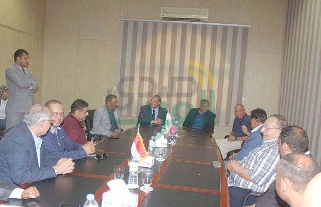  وزير الشباب و الرياضة و محافظ الأسكندرية يجتمعان مع قيادات الوزارة و رؤساء الأندية 