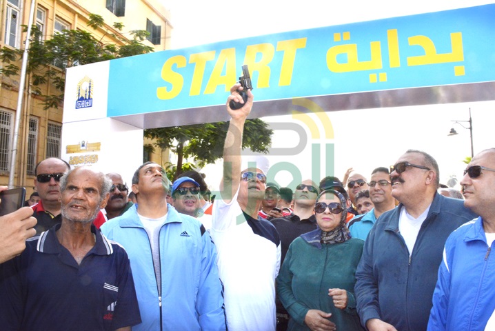           محافظ القاهرة يشارك مواطنى القاهرة فى ماراثون جرى بمنطقة القاهرة الخديوية