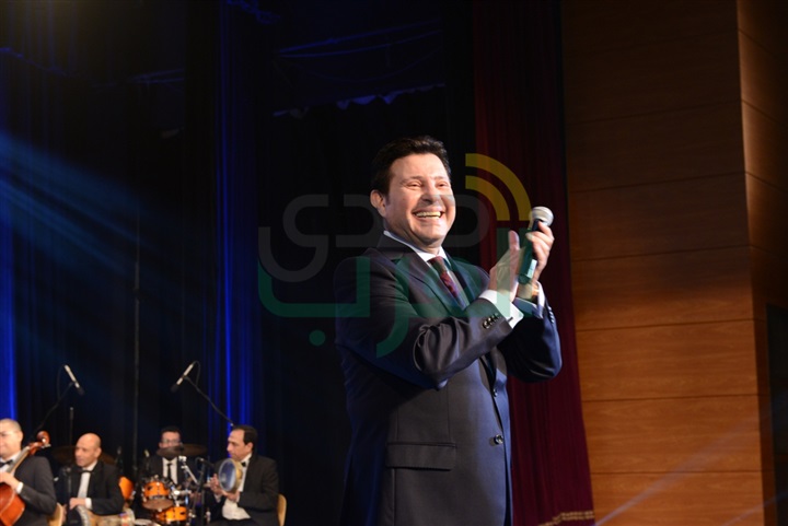 بالصور.. هاني شاكر يتألق في منظمة المرأة العربية بأوبرا جامعة مصر بحضور الوزراء و نجوم الفن بالصور.. هاني شاكر يتألق في منظمة المرأة العربية بأوبرا جامعة مصر بحضور الوزراء و نجوم الفن