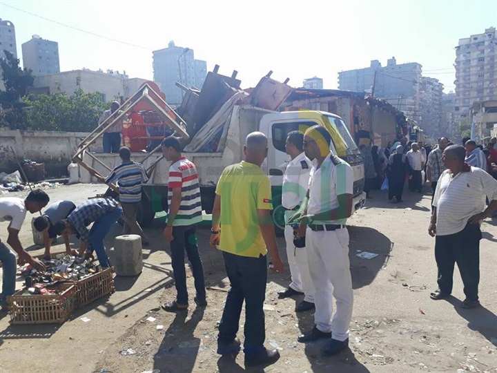بالصور.. حملة إزالة مكبرة بحي ثان المنتزة لرفع الاشغالات بالعصافرة