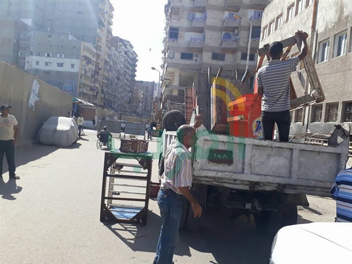 بالصور.. حملة إزالة مكبرة بحي ثان المنتزة لرفع الاشغالات بالعصافرة