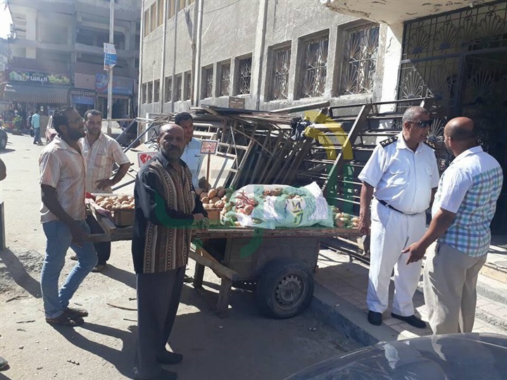 بالصور.. حملة إزالة مكبرة بحي ثان المنتزة لرفع الاشغالات بالعصافرة