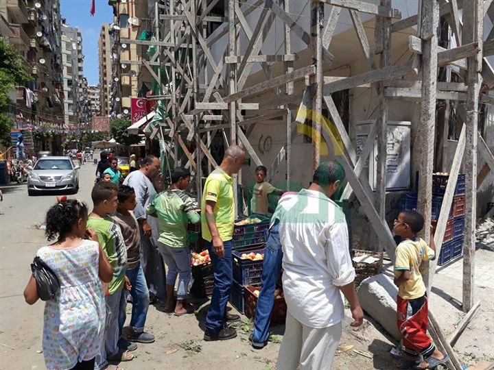 بالصور.. حملة إزالة مكبرة بحي ثان المنتزة لرفع الاشغالات بالعصافرة