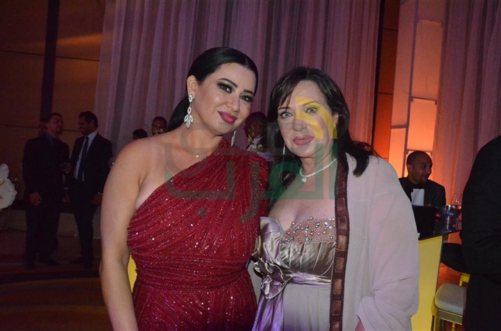 بالصور.. حماقى وبوسى يشعلون حفل زفاف محمد وسارة بالصور.. حماقى وبوسى يشعلون حفل زفاف محمد وسارة