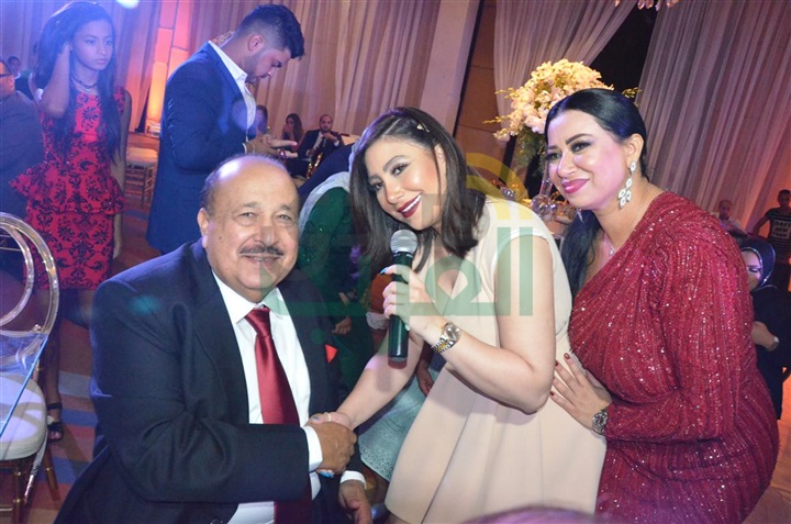 بالصور.. حماقى وبوسى يشعلون حفل زفاف محمد وسارة بالصور.. حماقى وبوسى يشعلون حفل زفاف محمد وسارة