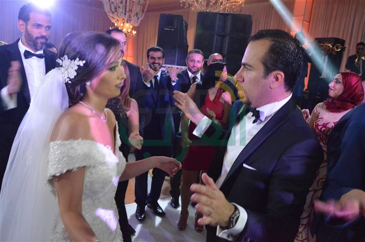 بالصور.. حماقى وبوسى يشعلون حفل زفاف محمد وسارة بالصور.. حماقى وبوسى يشعلون حفل زفاف محمد وسارة