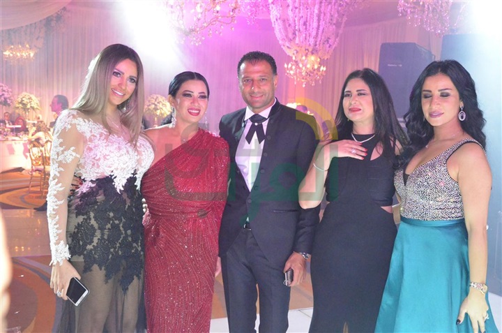 بالصور.. حماقى وبوسى يشعلون حفل زفاف محمد وسارة بالصور.. حماقى وبوسى يشعلون حفل زفاف محمد وسارة